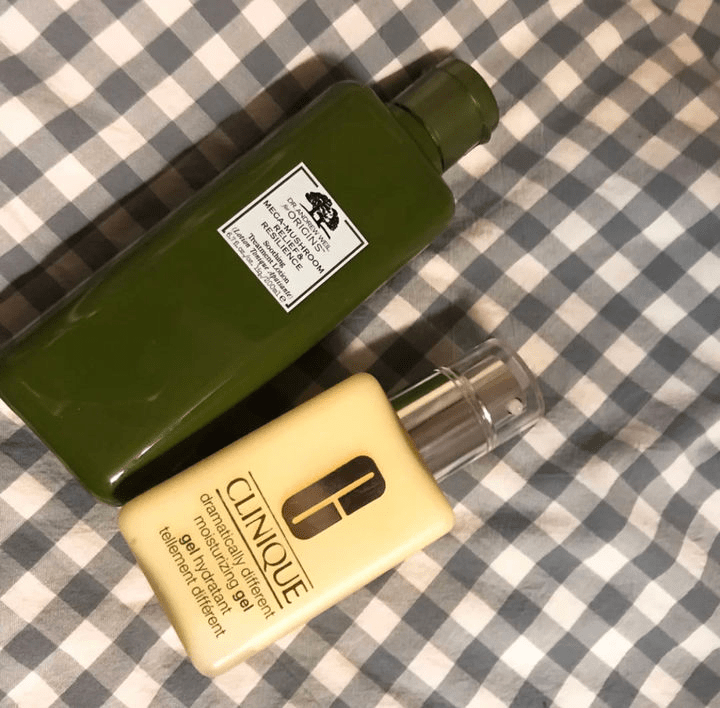 长痘痘不同肌肤如何选购护肤品？冬季护肤水乳套装推荐！