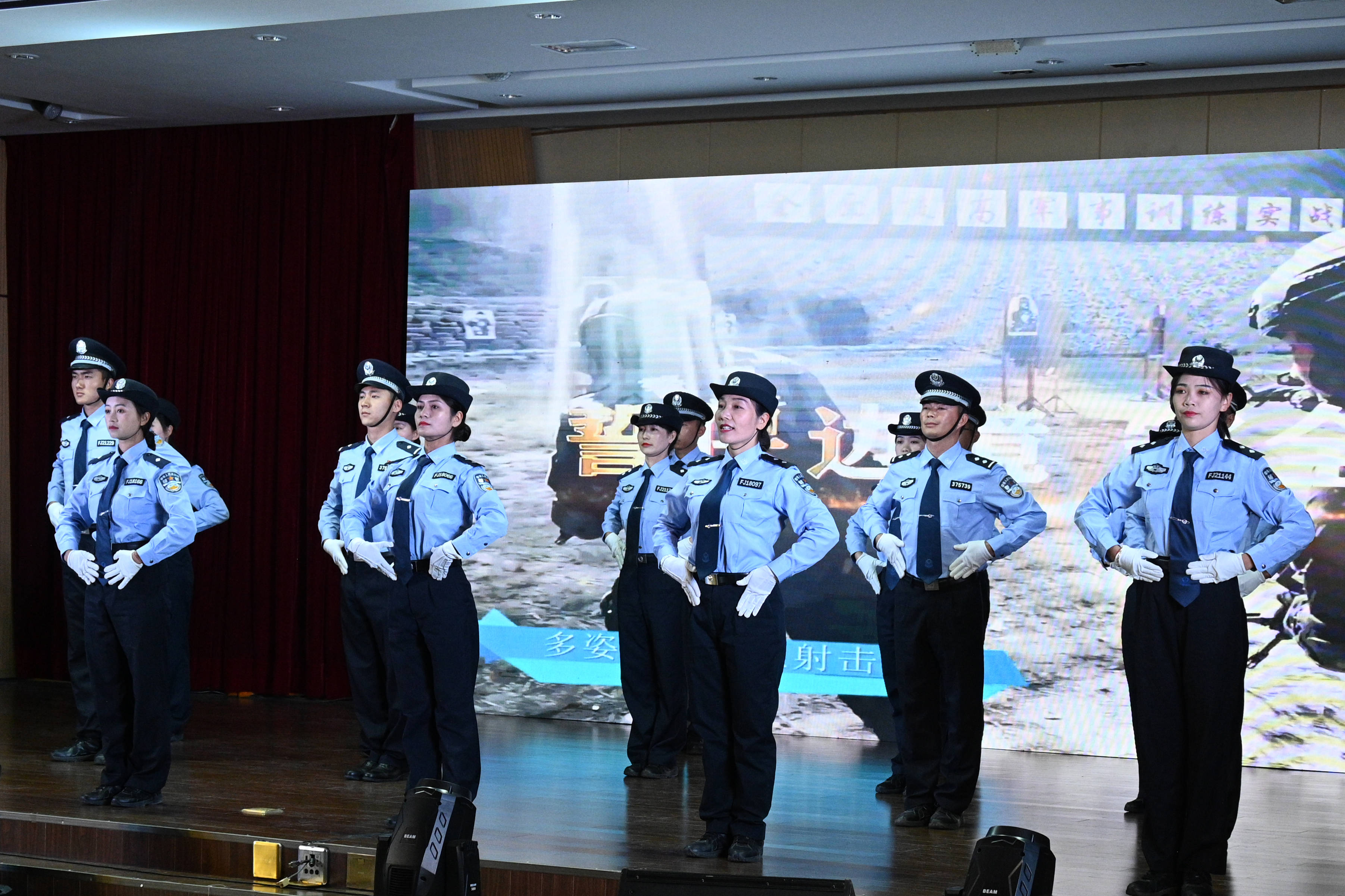 云南临沧边境管理支队举办庆祝中国人民警察节文艺晚会