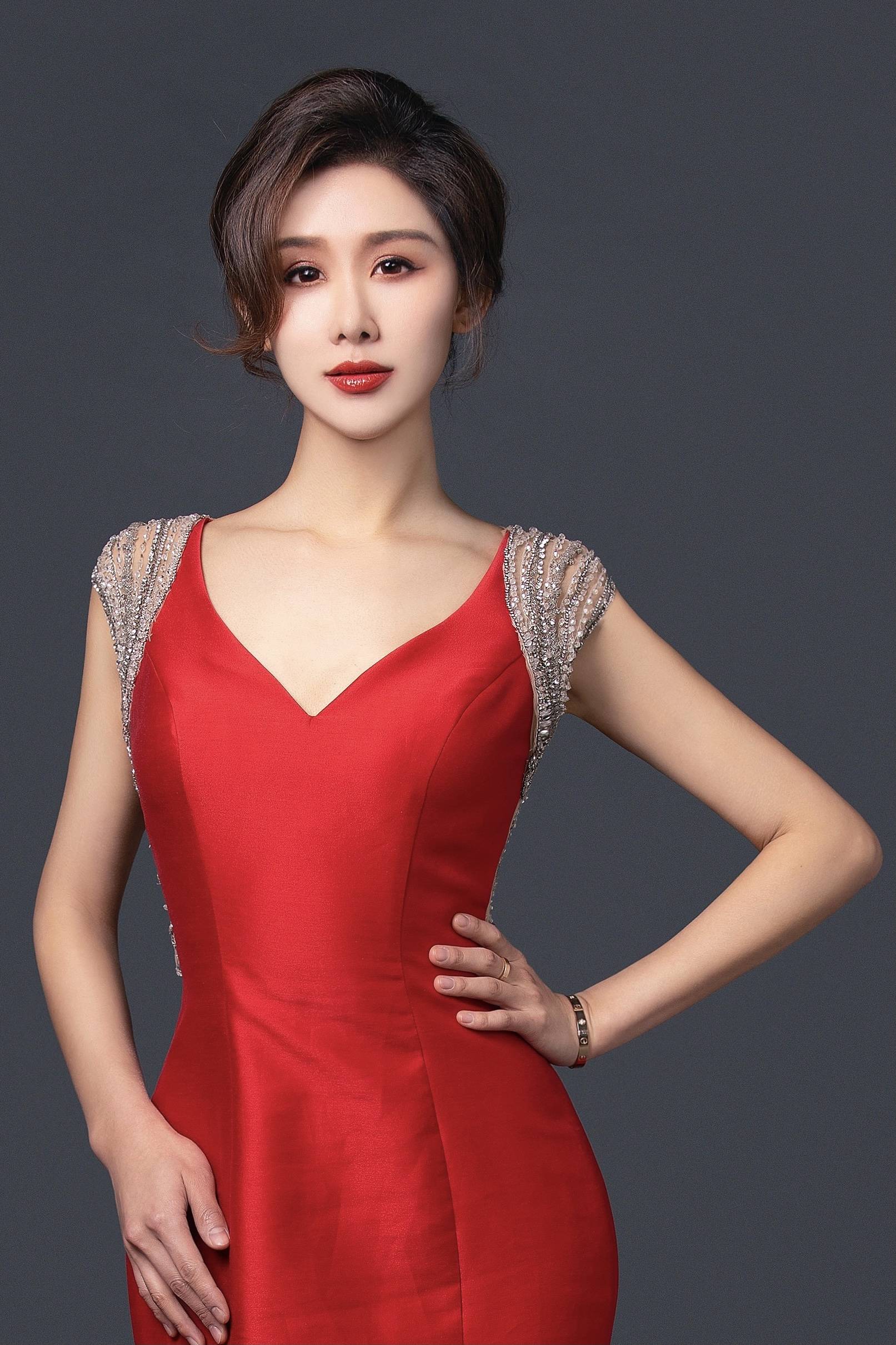 青年歌手李晨寰受邀参加星公益2022年春节联欢晚会