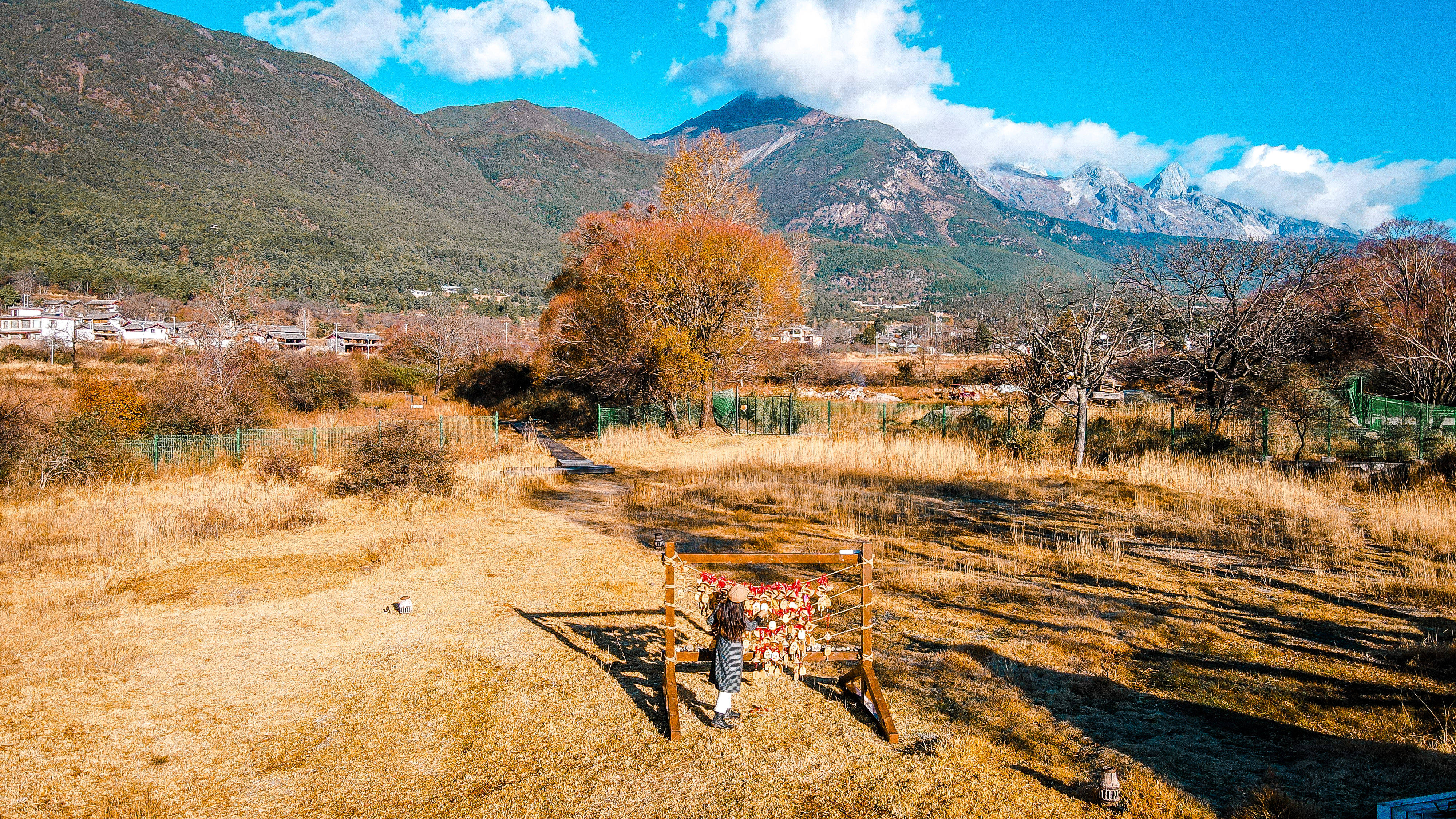 雪山|跟着《一路唱响》，打卡李健来过的复游城，雪山脚下的世外桃源