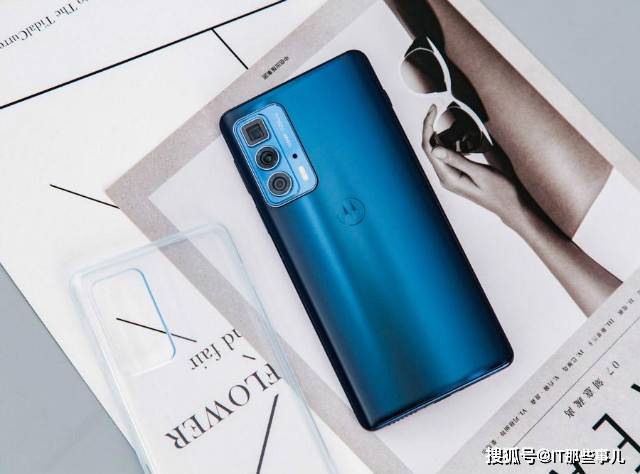 方面|价格相差150元 摩托罗拉edge s Pro和Redmi K40如何选？