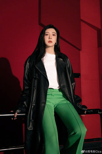 女神|女神周韦彤主演电影《惊天侠盗团》正在热拍