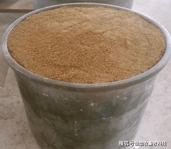 米糠统糠通过发酵成为猪鸡鸭鹅优质饲料操作技术,最高使用量50%达到降