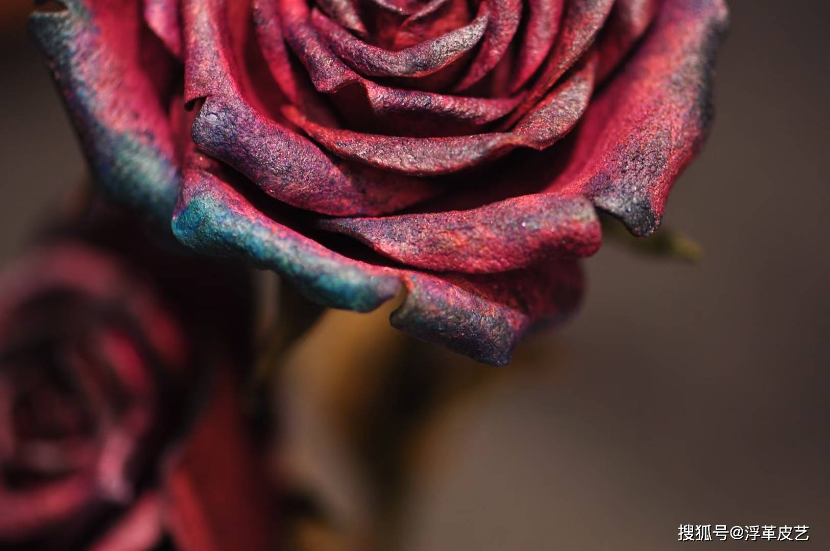 浮革皮艺情人节永生玫瑰花 一朵永远不会凋谢的花 剪裁 皮质 花瓣
