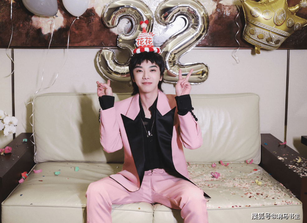 原创华晨宇诙谐的黑白艺术家懂的人刺破网络现实不懂的人依然敲击键盘