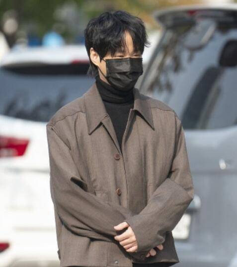 韩国男团成员tablo接种三针疫苗后仍感染新冠