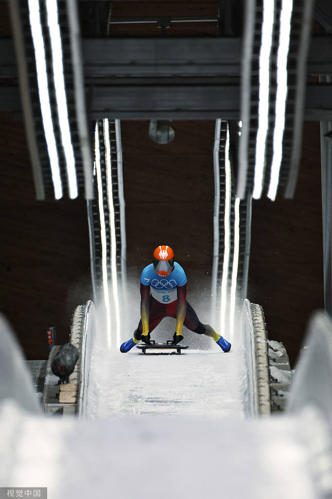 男子钢架雪车比赛图片