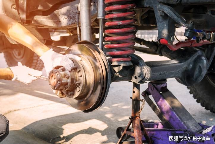汽车过颠簸路面产生异响，究竟是什么原因？_搜狐汽车_搜狐网
