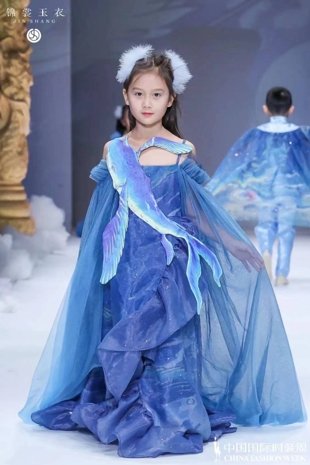 武汉儿童模特秀场通告2022aw中国国际时装周新国风高级定制品牌童模