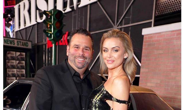 原创坎耶韦斯特说看到金卡戴珊在balenciaga广告牌上苦乐参半在戏剧中