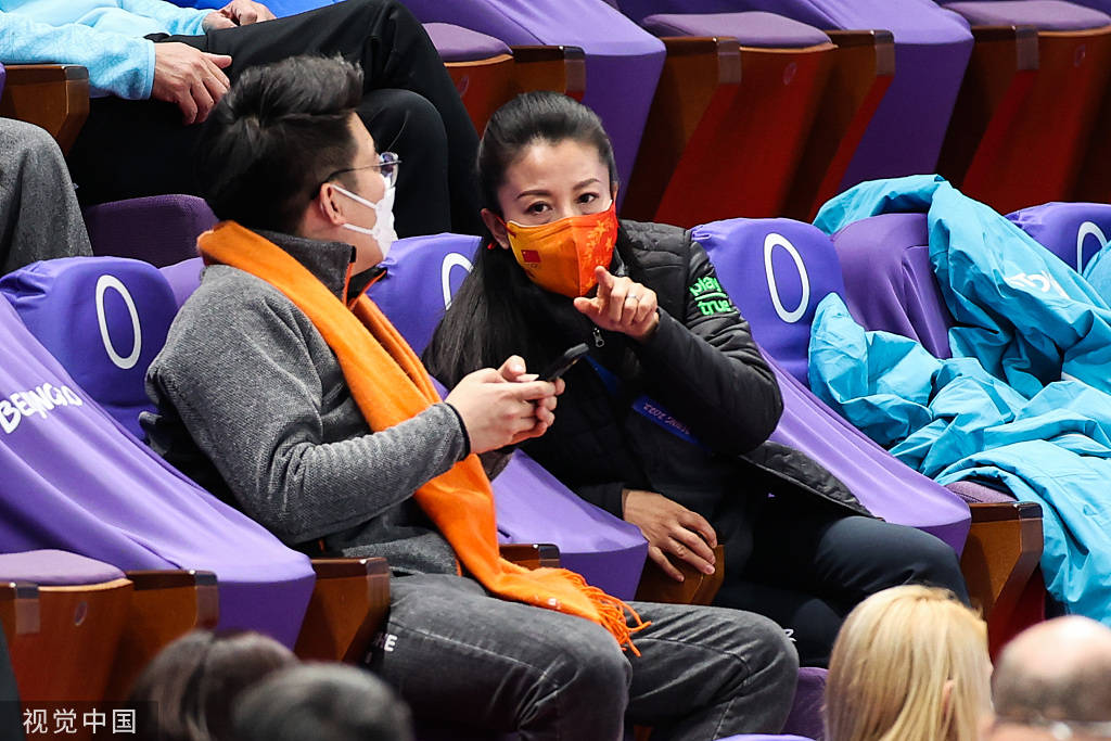 组图:花样滑冰双人自由滑 大杨扬巴赫领衔观战_冬奥会_北京_巴赫