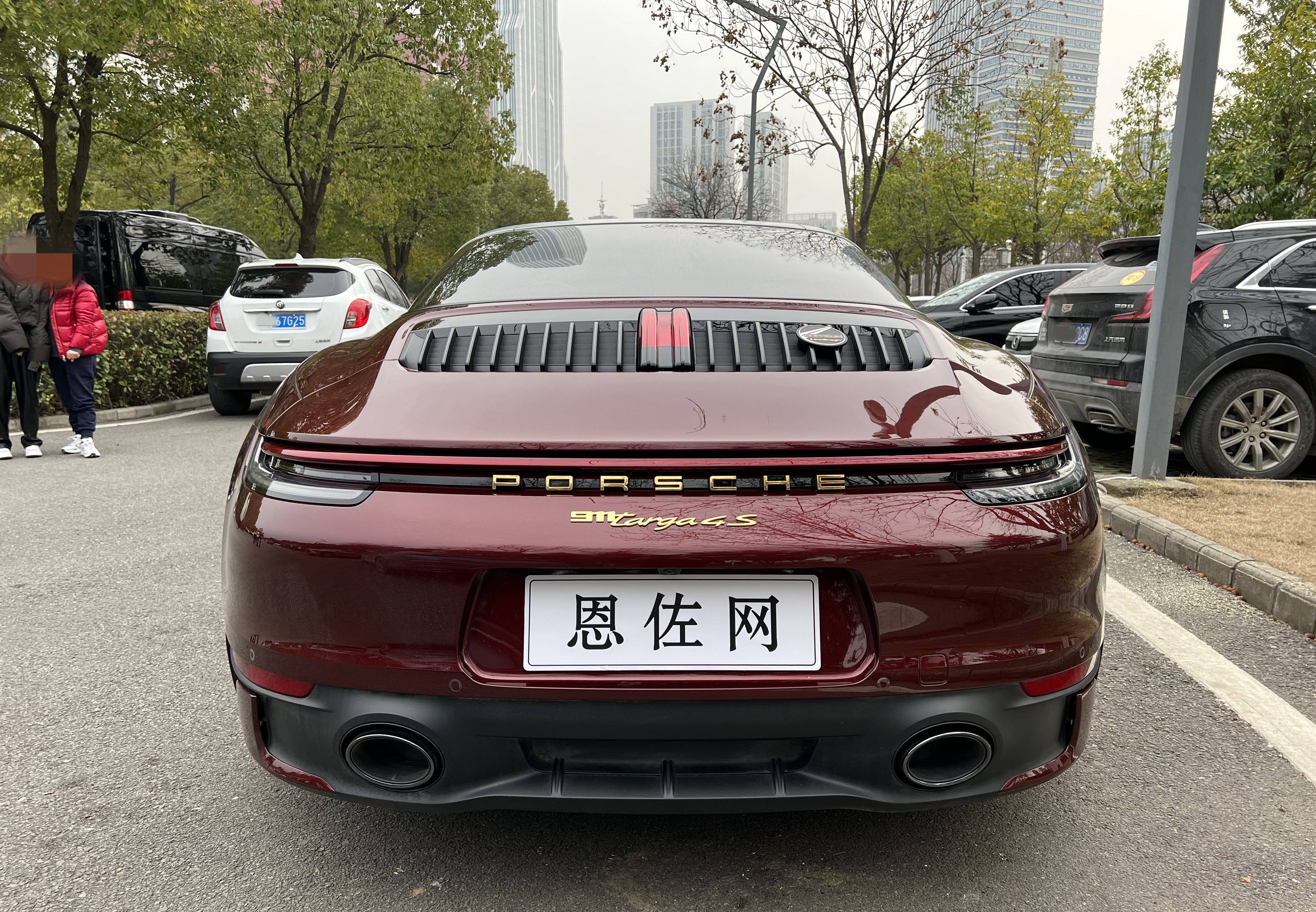 全球限量992台的保时捷911targa4sheritagedesign交付浙江客户