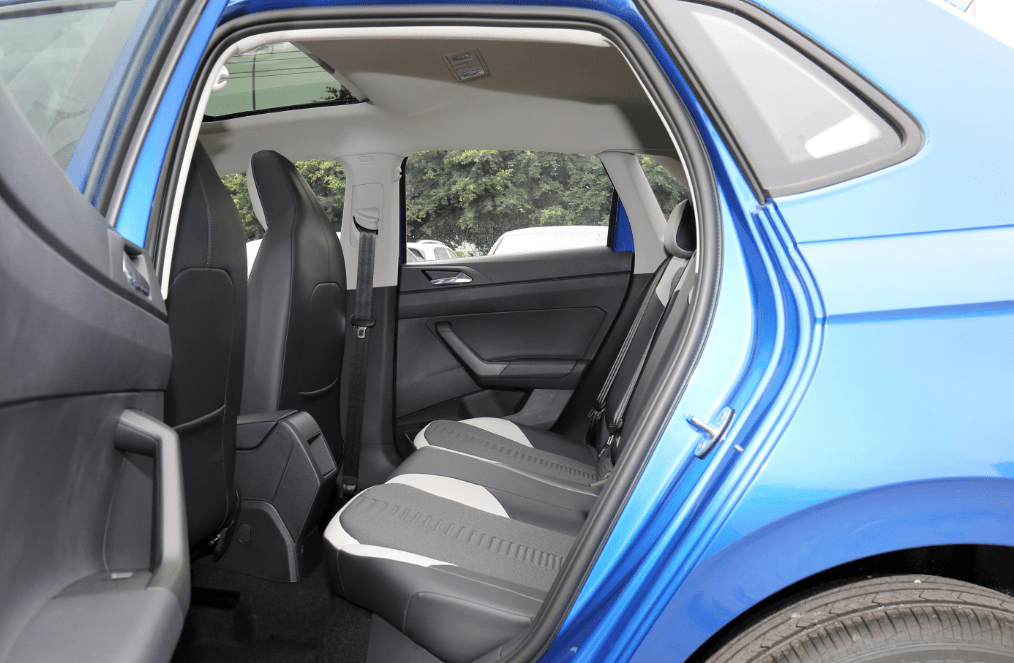 21款大众polo 后排空间最后,大李总结一下:关于polo这款车,优点咱们不