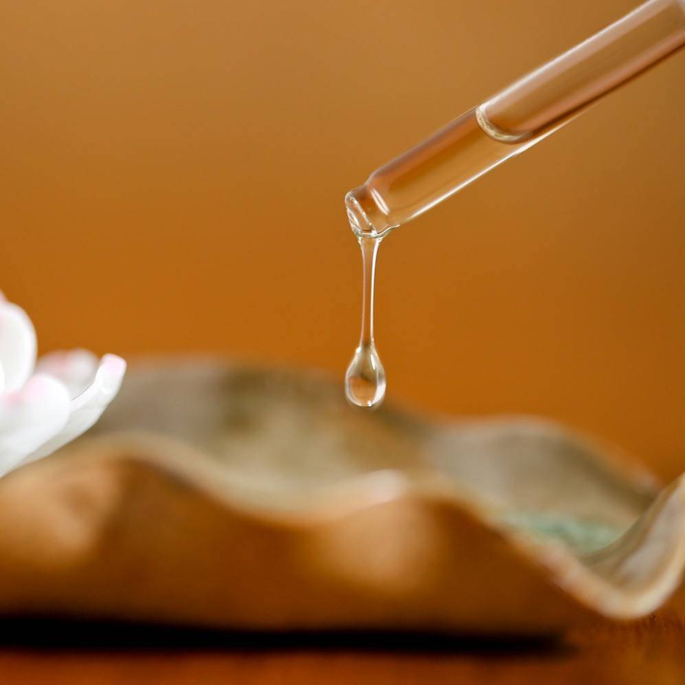 方法诗踏绮祛痘：六个精华素的使用误区