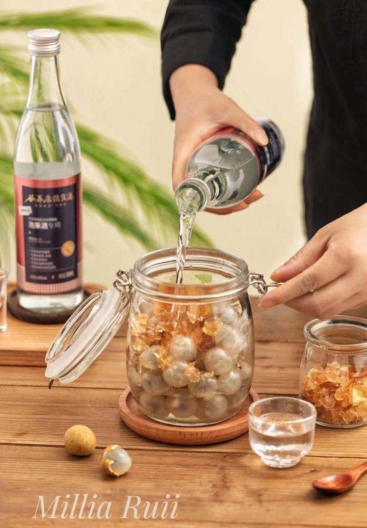 自饮佳品食材简单的桂圆泡酒如何制作今天教给大家