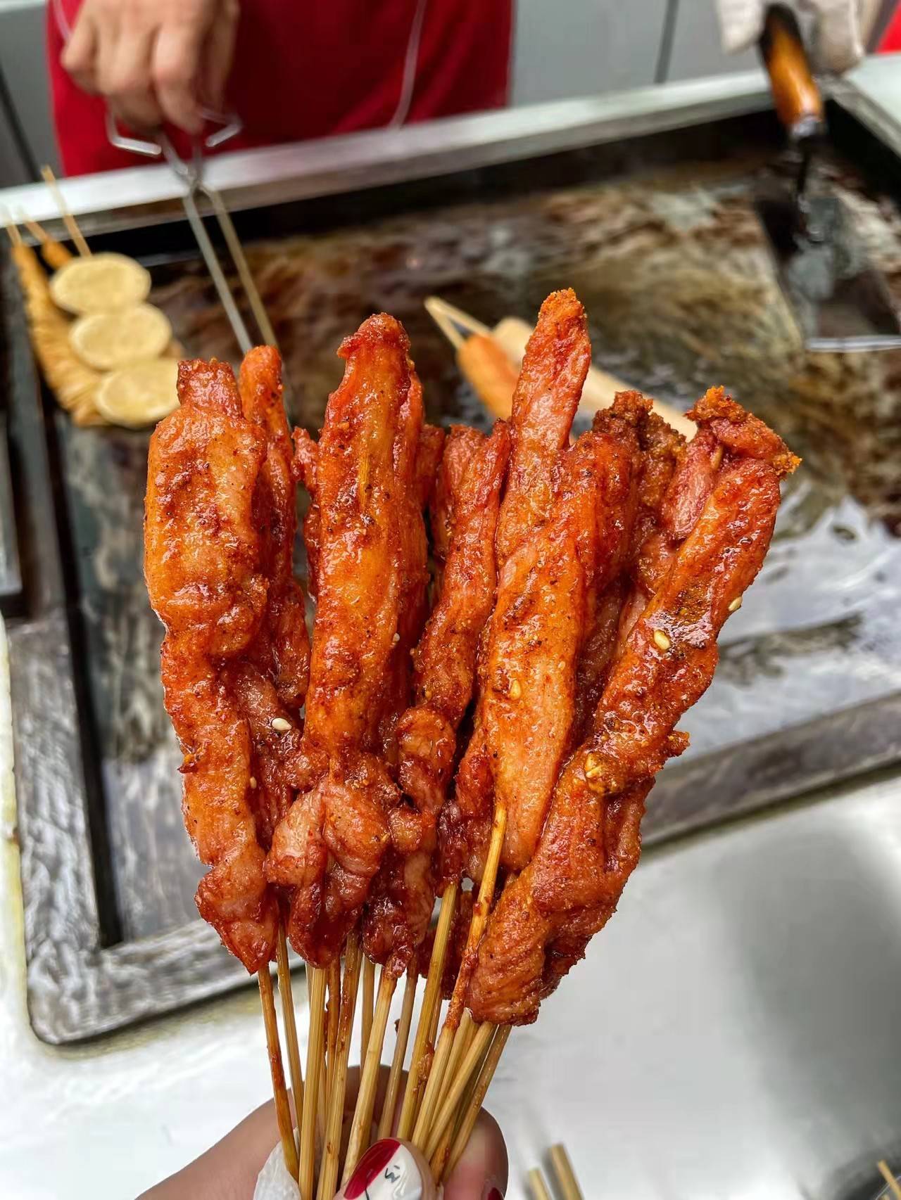 合肥人都爱吃的铁板烧肉串,太适合来打卡了,种类齐全几块钱就能吃饱