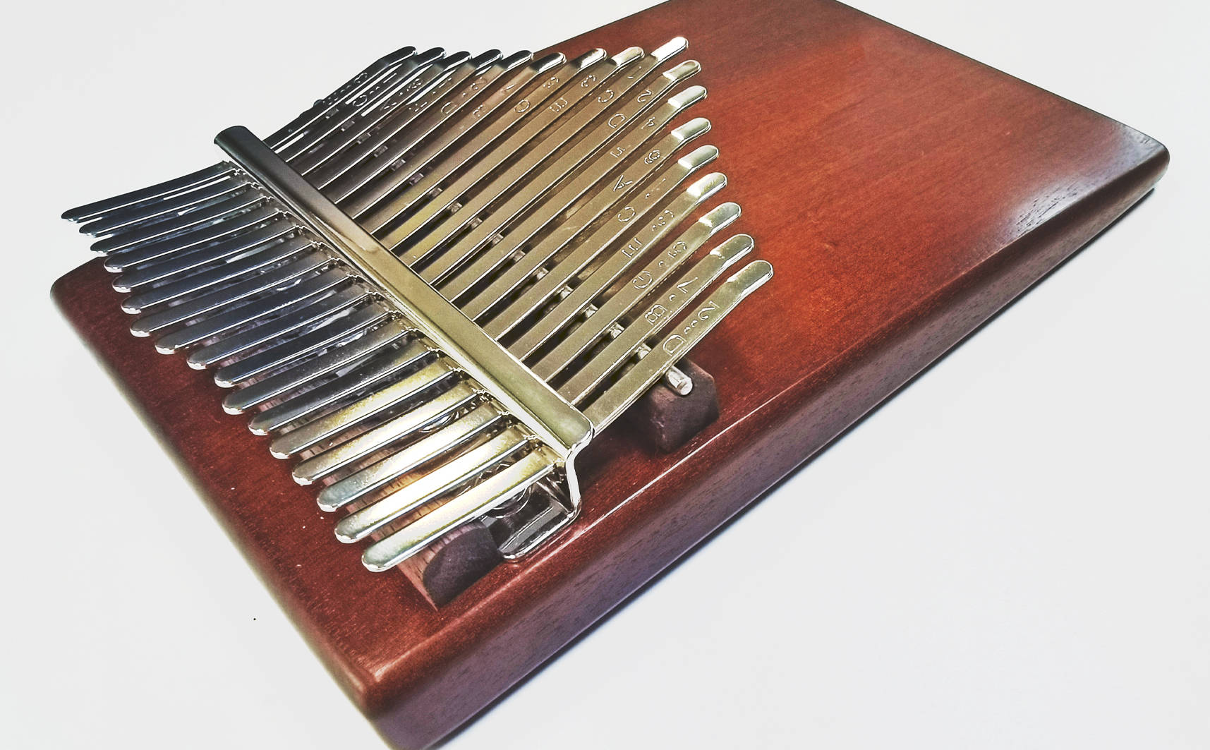 卡林巴来说,开裂风险小,更结实,但只要不是在极端气候地区的新手都不