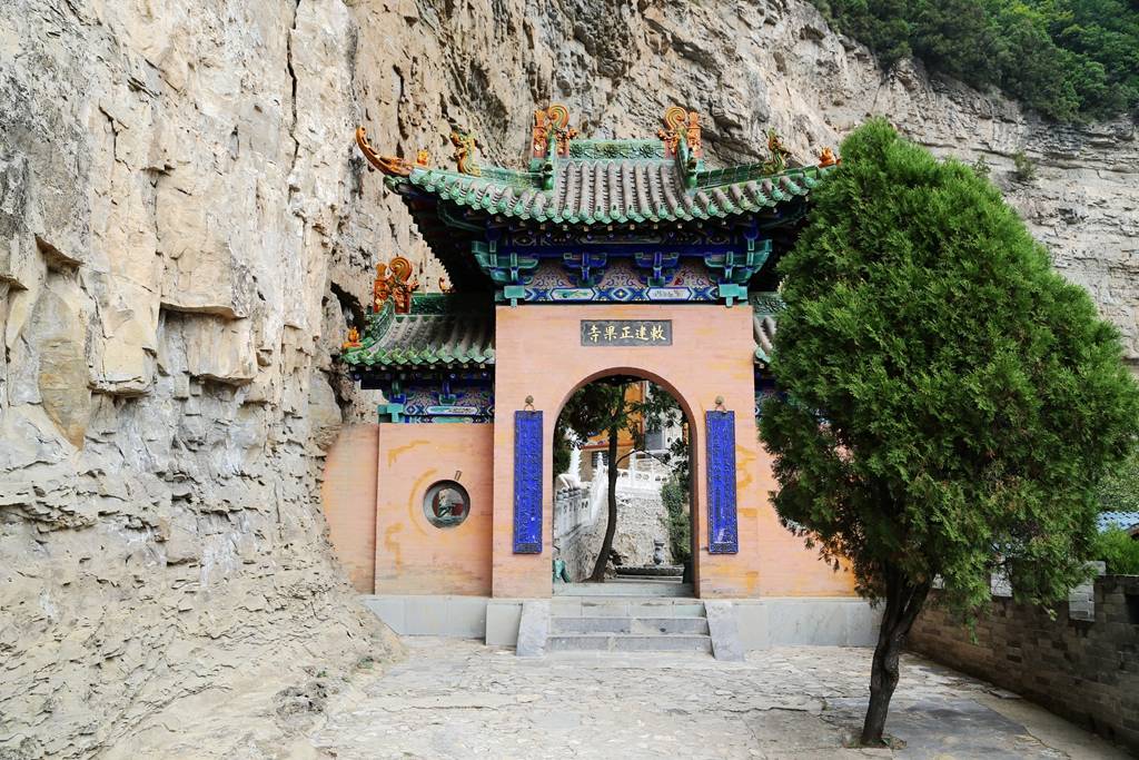 绵山证果寺有十二尊肉身佛像_景区_山风_资本