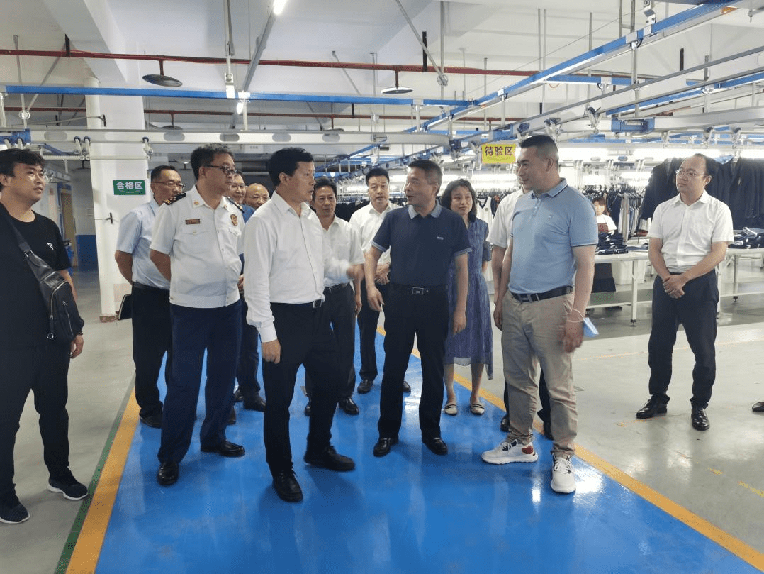 重庆巴南区领导莅临工厂调研考察重庆立泰服饰集团