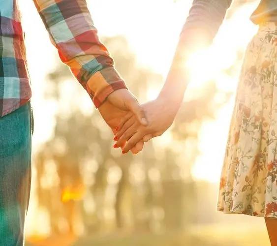 怎样才算是懂感情 5d064d700aa84071badbf311698b483b.jpeg