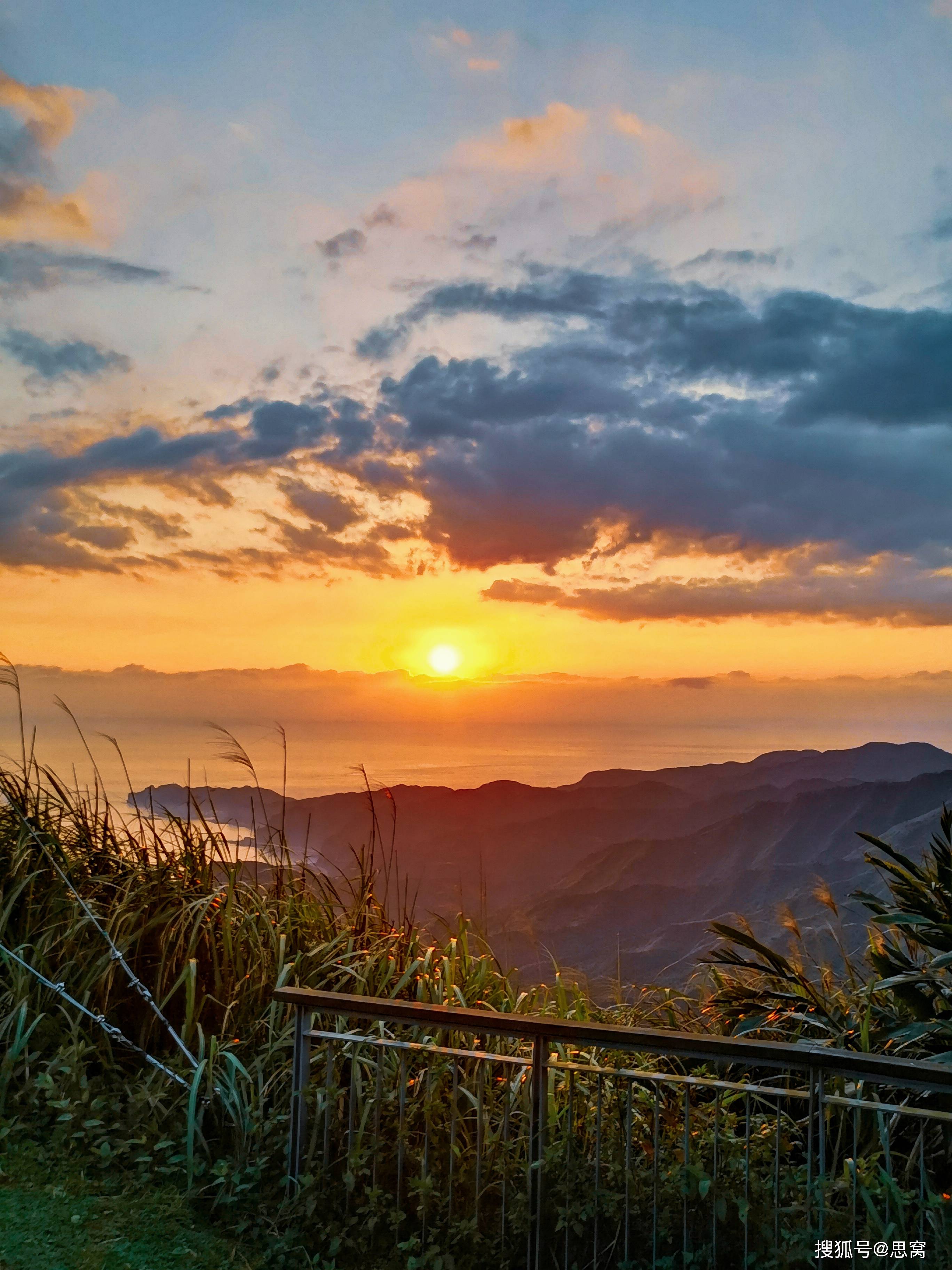 思窝森图腾:登基隆山看日出东方,眺望故土倍思亲_鸡笼山_台湾_山顶