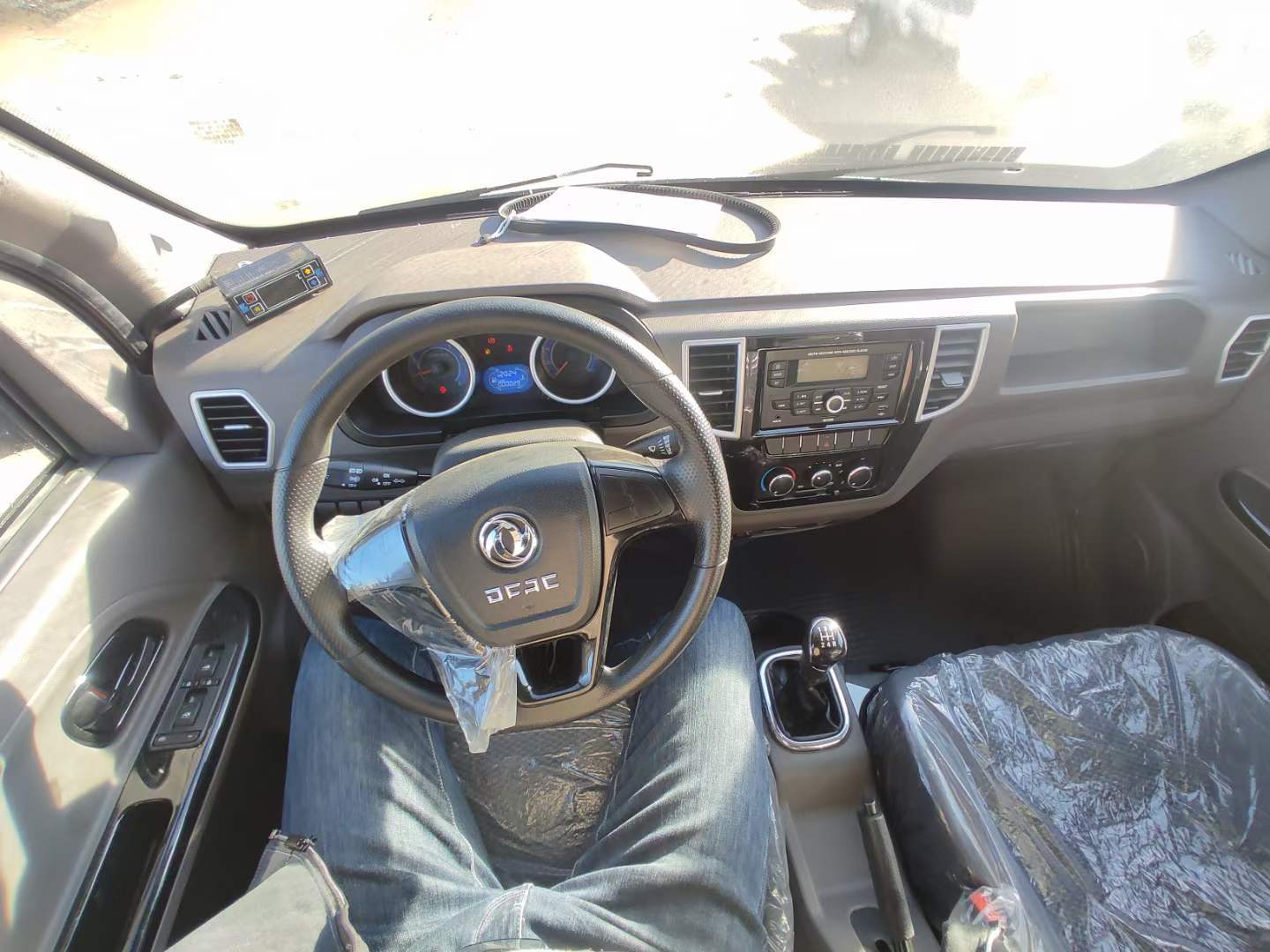 国六东风小霸王w18冷藏车后双轮