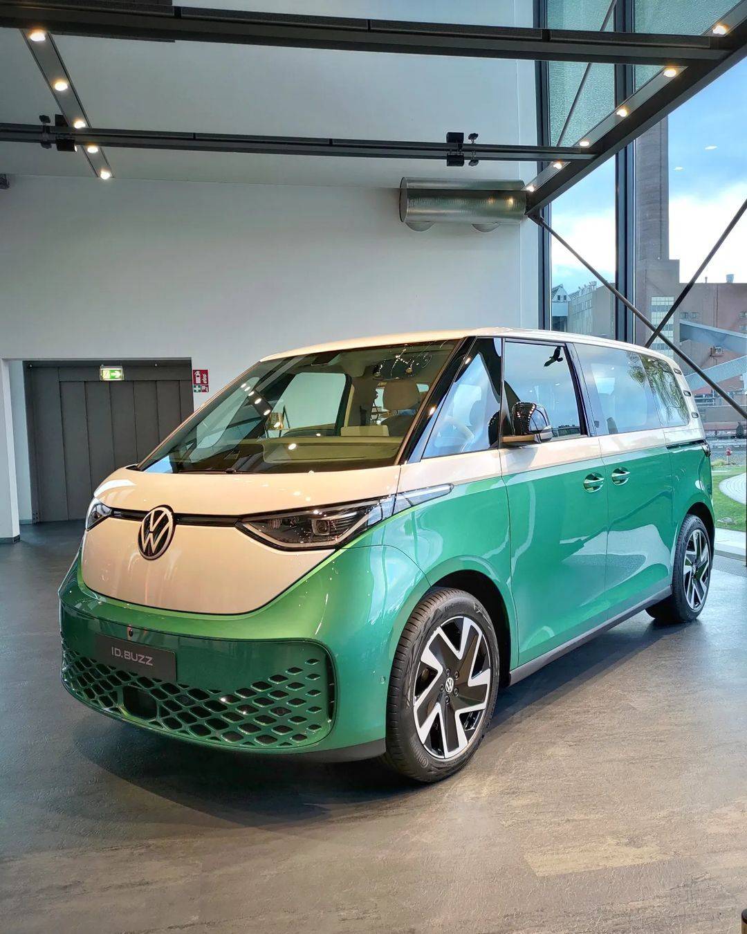 时尚的纯电动mpv 外观真好看 全新大众id.