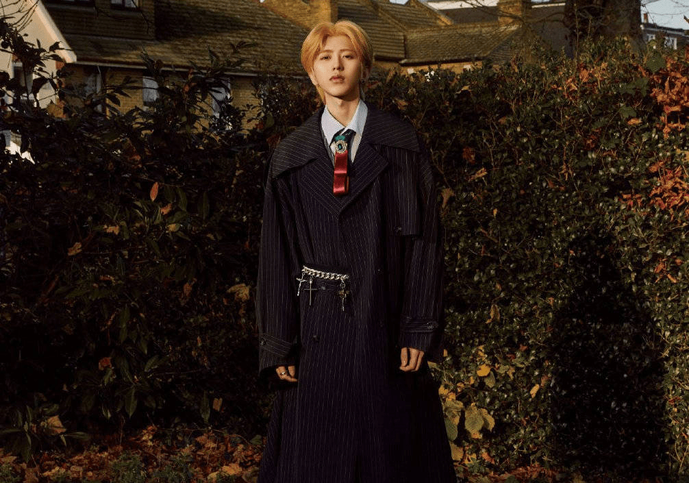 原创蔡徐坤金发大片搭配复古英伦风造型变身贵气小王子