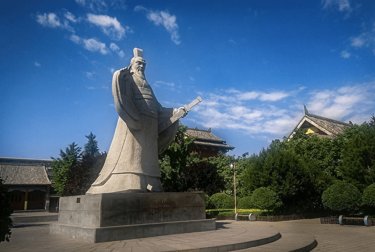 公元196年率军进驻洛阳奉迎汉献帝,后又迁都至许昌