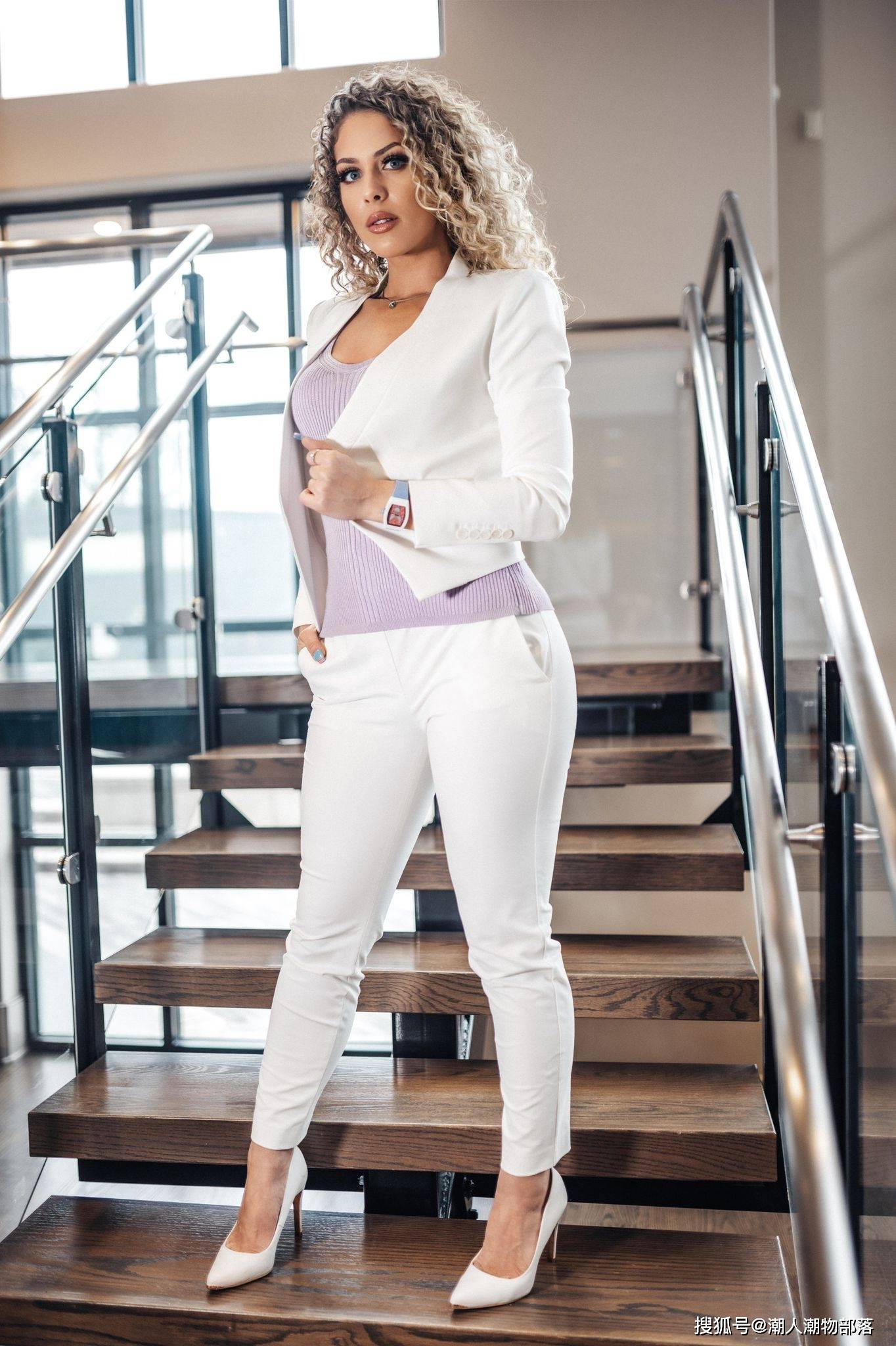 de星辑模特歌手演员企业家jillisalynn一直在路上