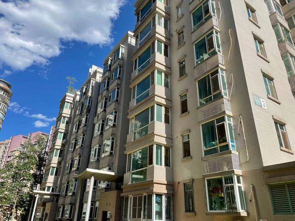 原创北京海淀区金晖嘉园精装三居室1376万起拍62折