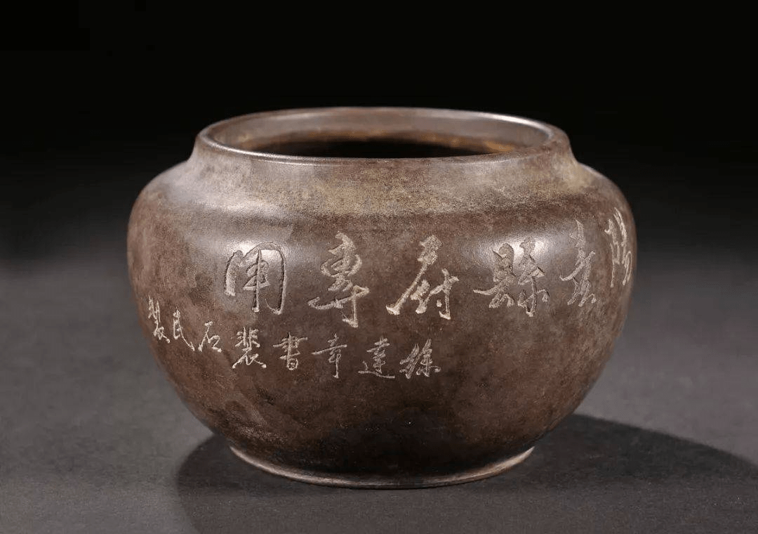 此后,裴石民在高手林立的紫砂艺人行列也开始崭露头角,并逐步跻身于名