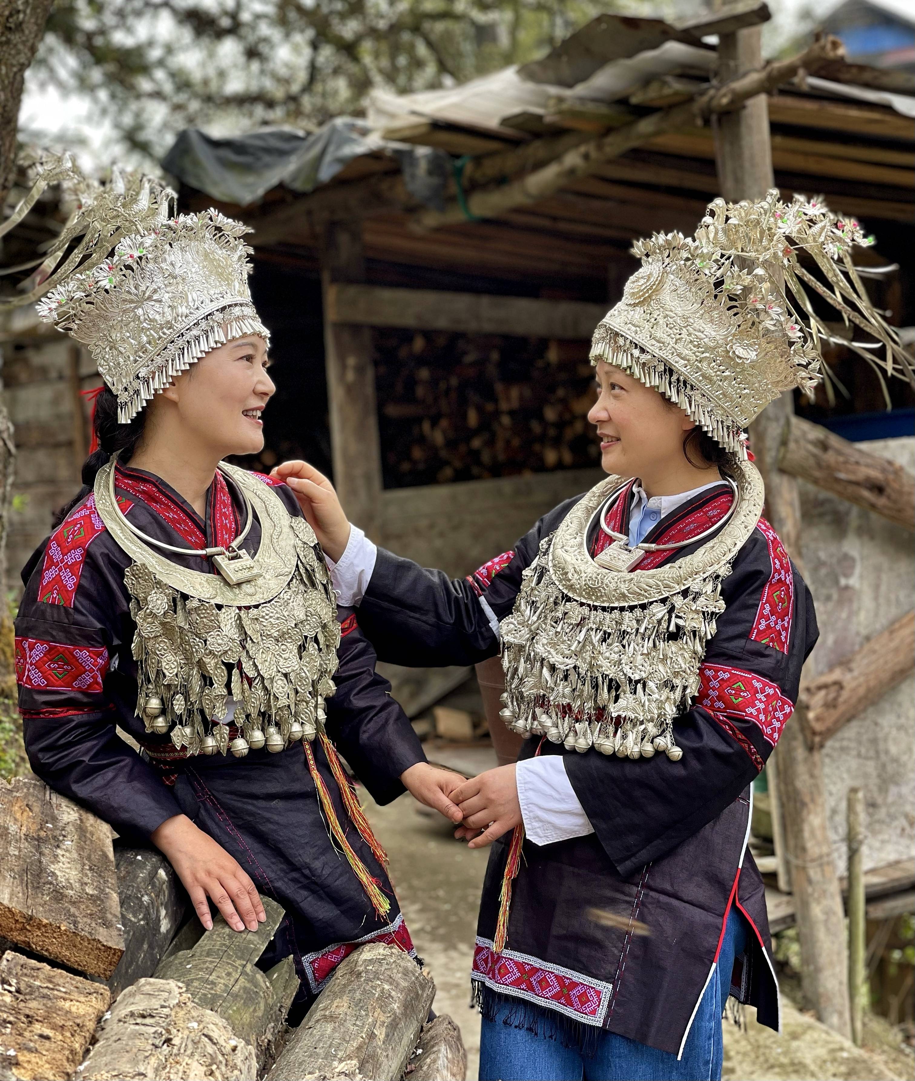 黔东南苗族服饰不下200种,是世界上苗族服饰最多,保存最完好的区域,被