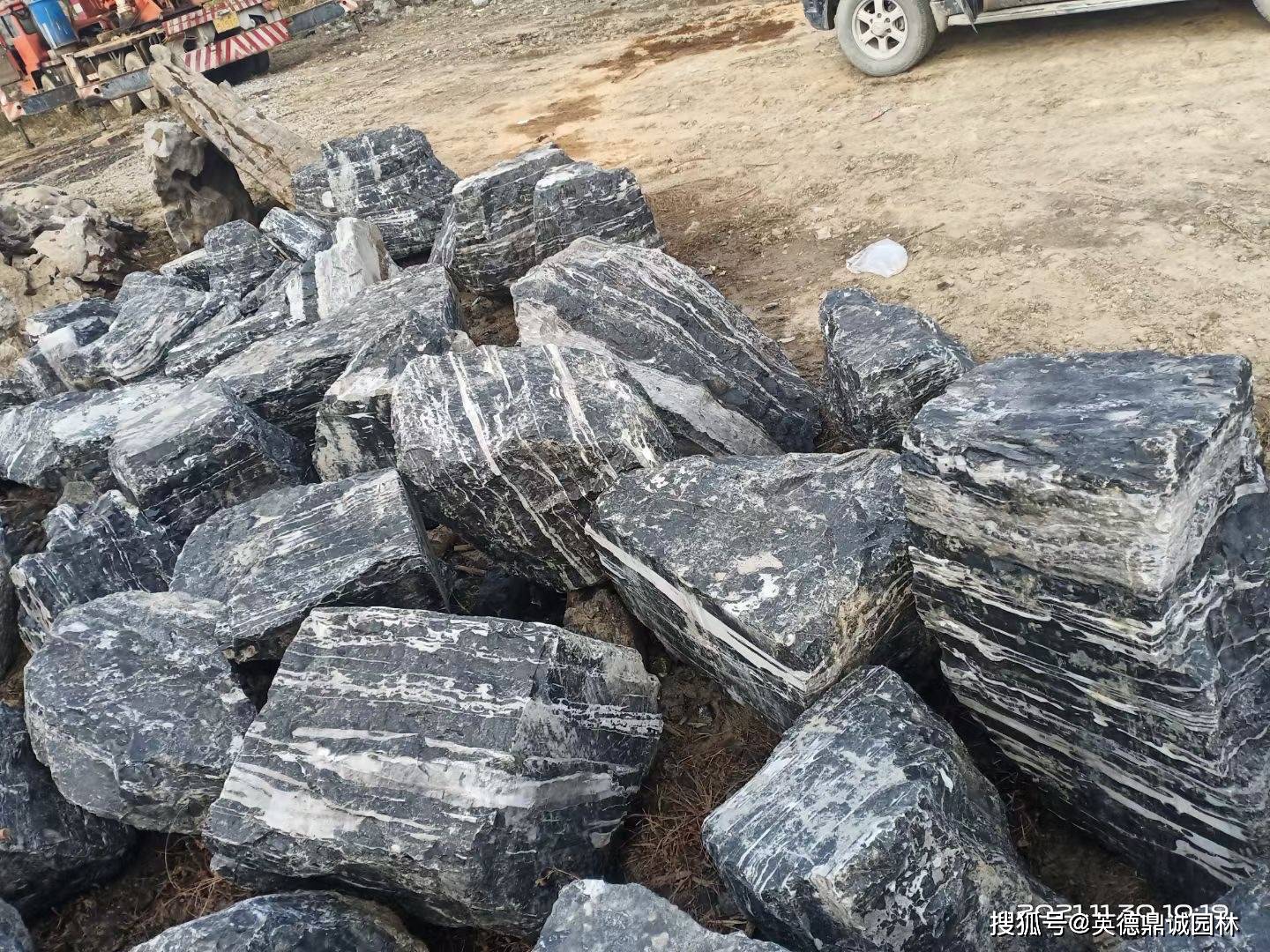 云雾石是大自然给予了千姿百态的奇丽景观石材