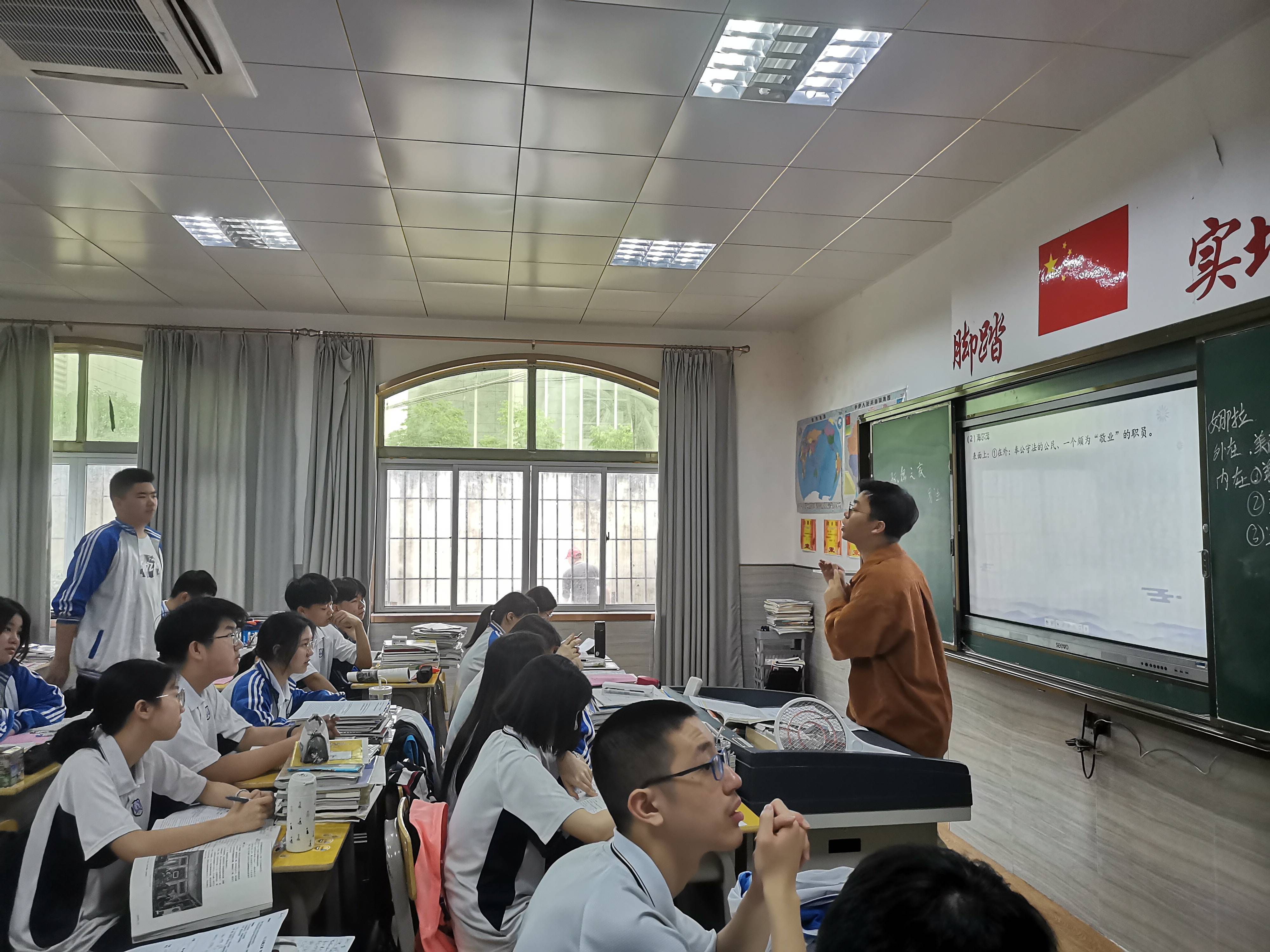 听觉醒之先声——福州金桥学校高二语文组张鑫权老师公开课_玩偶_爱情