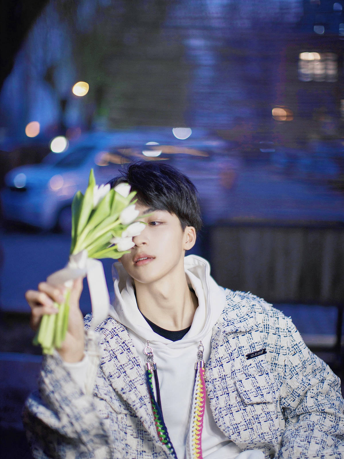 何洛洛生日写真曝光闭关回忆视频尽显少年明朗锋刃