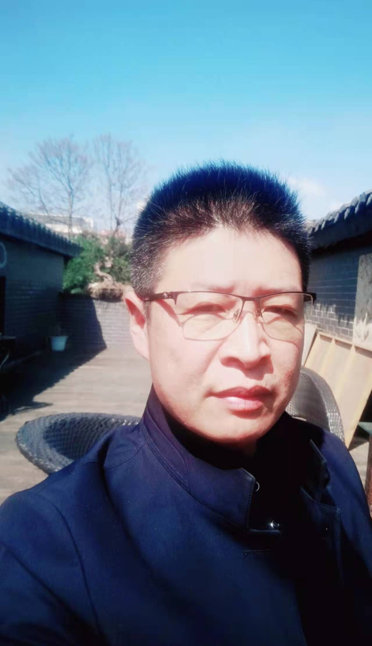 王清山,字文弢,1974年,祖籍南阳,中国书法家协会会员.