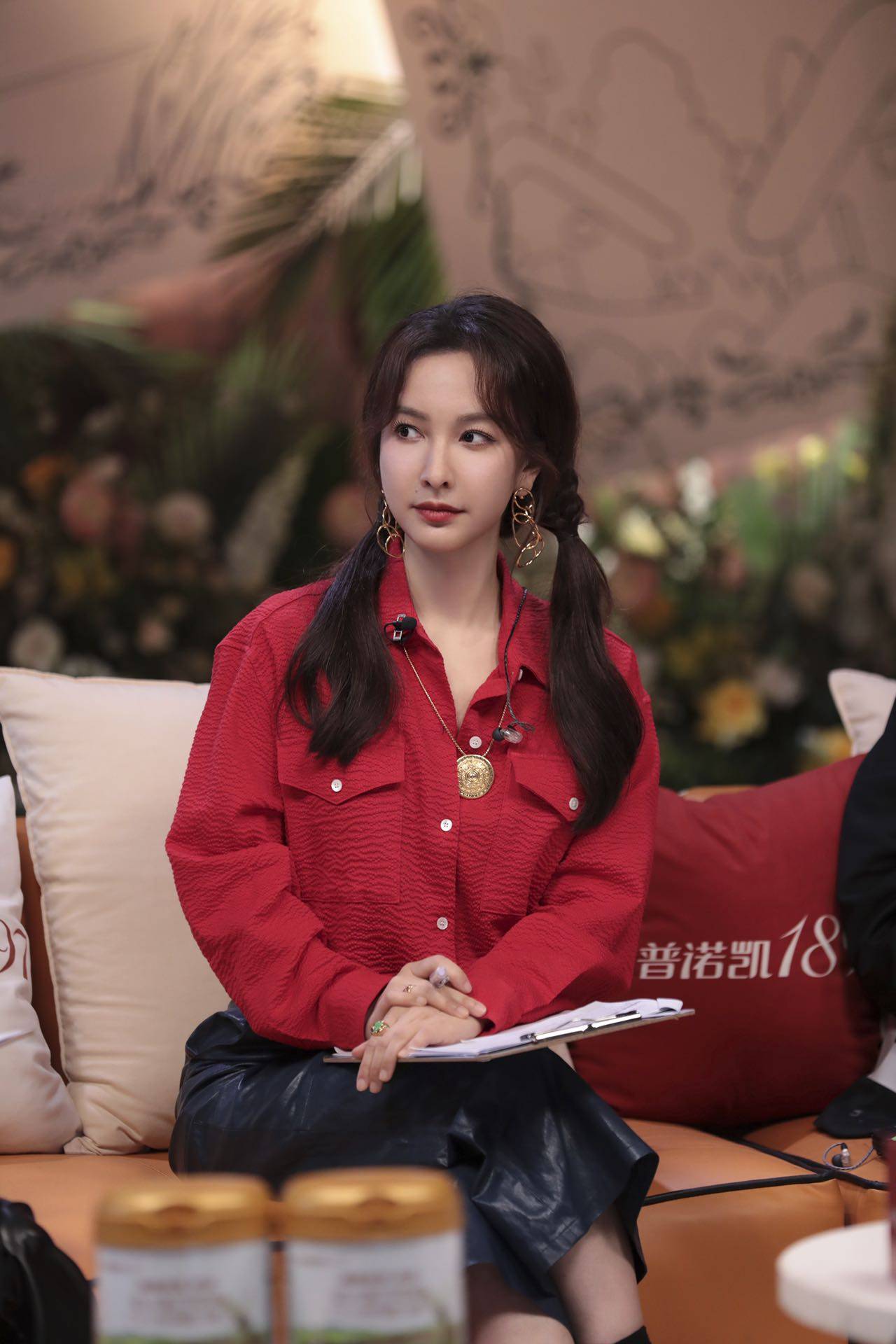 吴昕春日迟迟再出发为嘉宾勇气鼓掌温暖总结幸福观展真性情