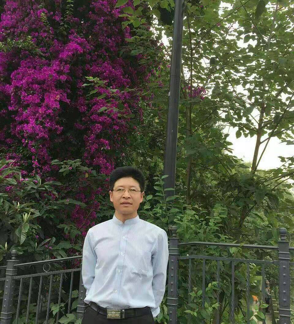 王清山,字文弢,1974年,祖籍南阳,中国书法家协会会员.