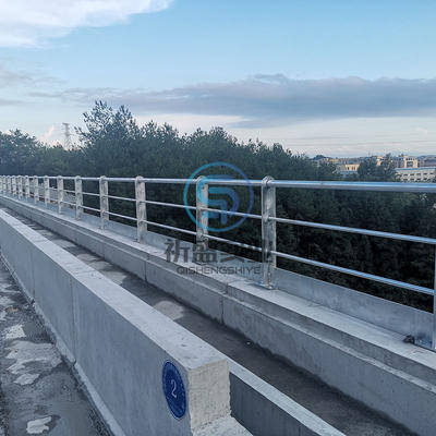 桥上道路防撞护栏应该如何挑选