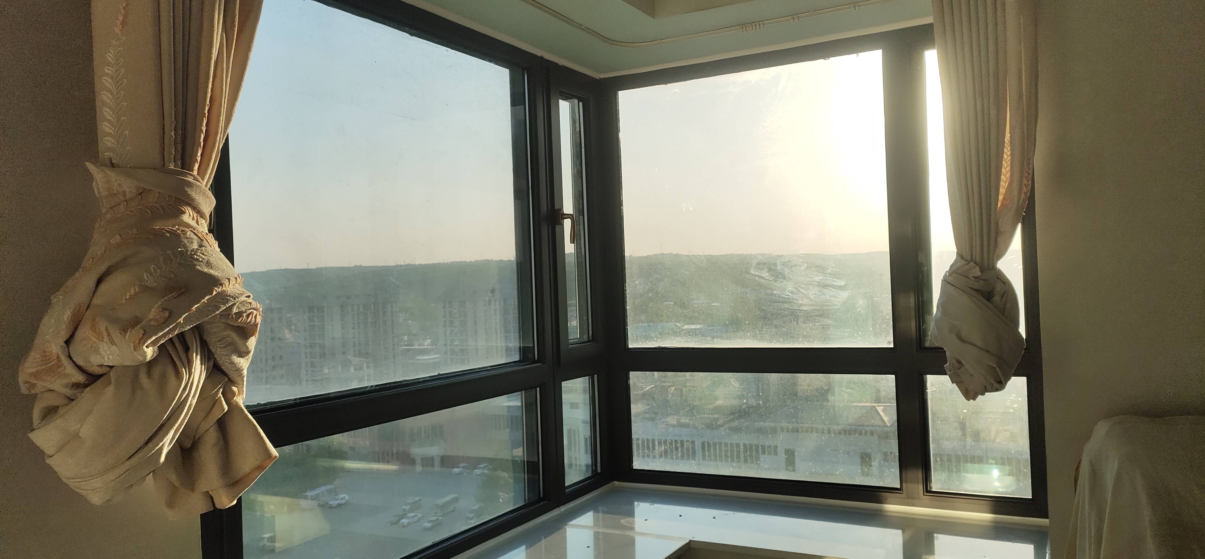 龙门一号洛阳加装静音窗施工案例一道外开一道内开两道窗5层玻璃同时