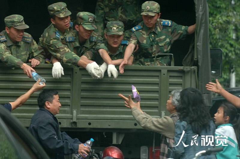 2008年5月12日,四川汶川發生8.0級地震,山河破碎,舉國同悲.