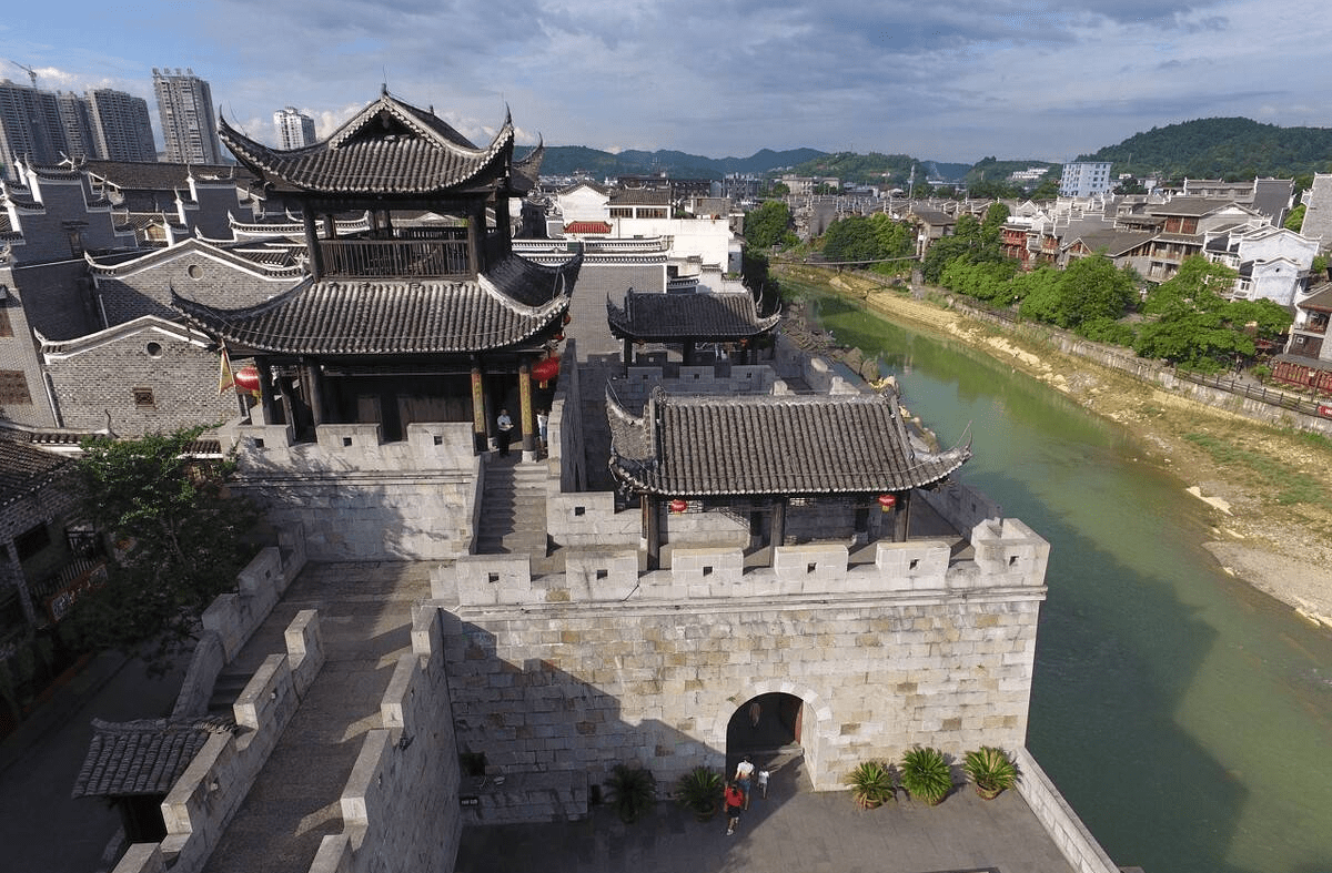 湖南深藏4200年的乾州古城，曾是湘西4大古镇之首，如今游客稀少