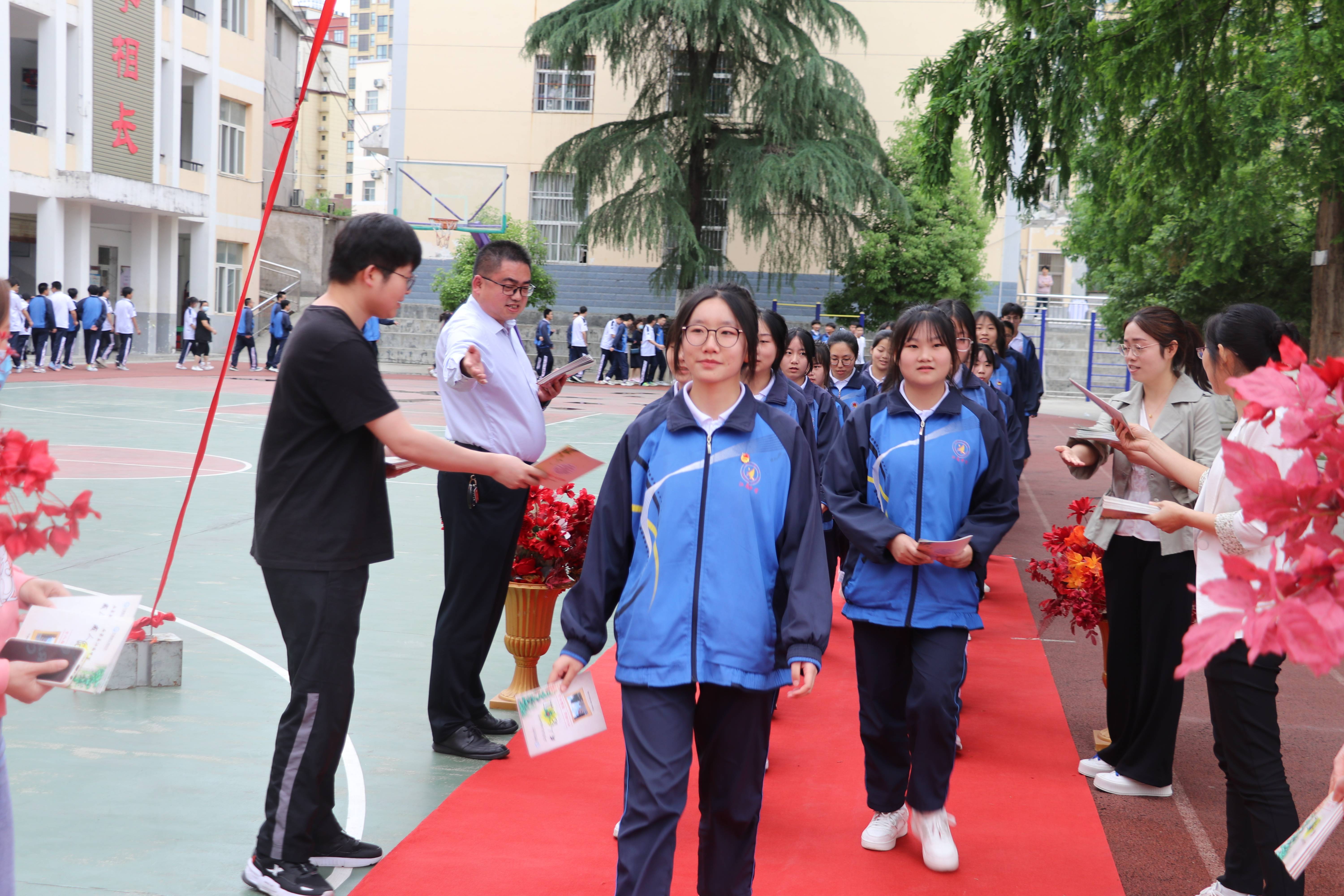 石泉江南中学图片