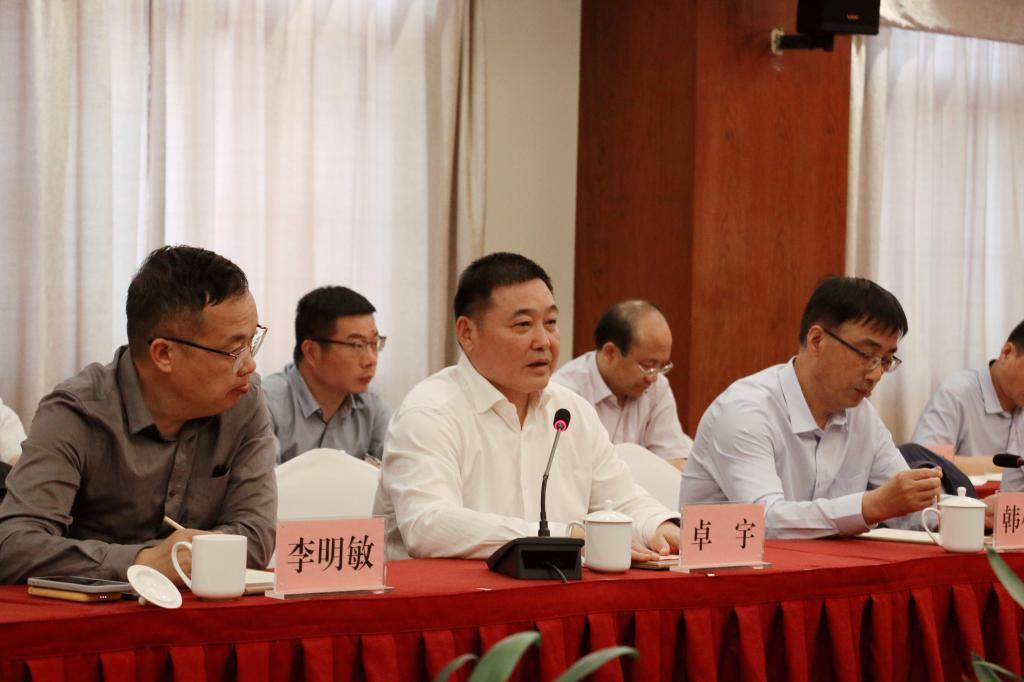 渭南师范学院党委书记卓宇一行到潼关县调研座谈并签订校地合作协议