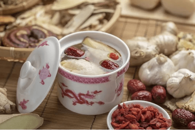 成都普济中医肿瘤医院肿瘤科养生专家杨成平夏季养阳别乱补阴中求阳是