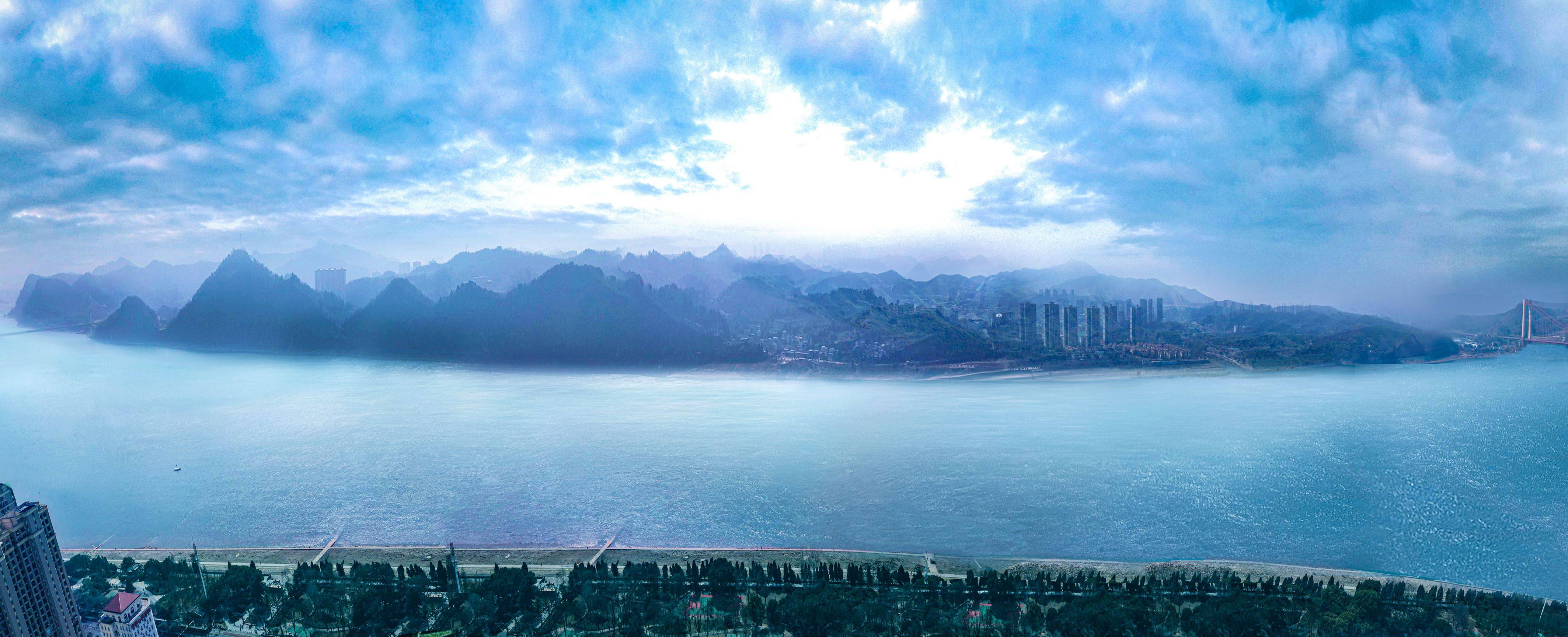 堪称宜昌最美"湾区",因此也独揽"一江两岸三境"的最美城市景观,将江北