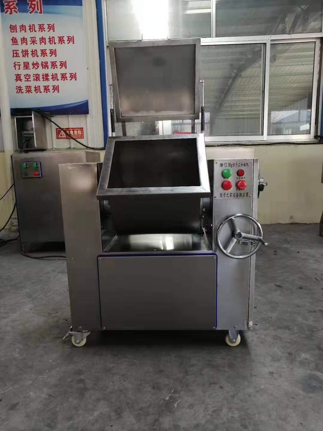 全自动和面机属于面食机械的一种,其主要就是将面粉和水进行均匀的