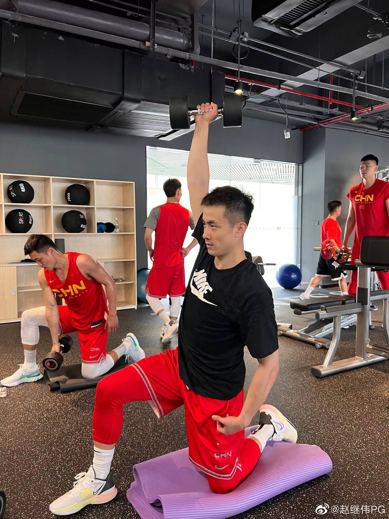 赵继伟晒国家队集训照高诗岩我这侧颜绝了