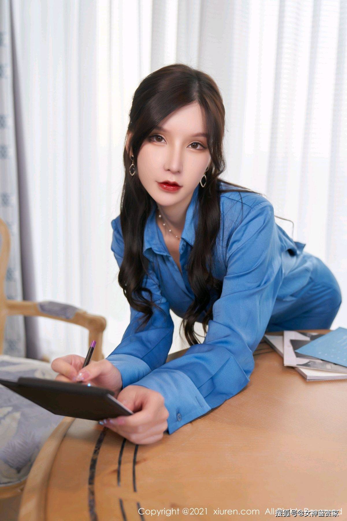 女神周于希职场ol写真精致的身材与大长腿着实令人羡慕